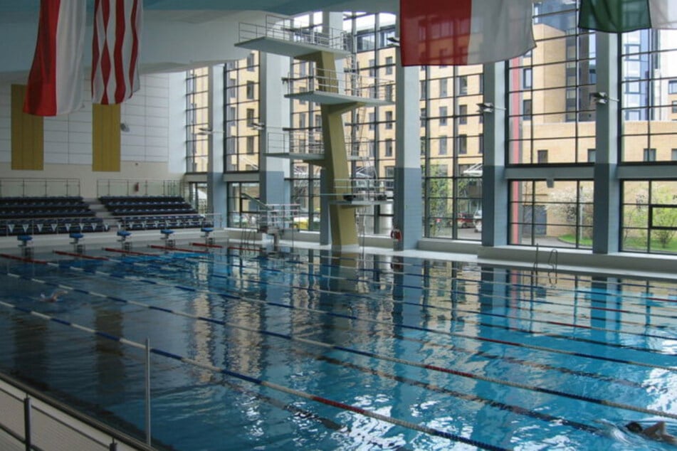 Die Schwimmhalle, die auch von den Sportlern des SC Magdeburgs genutzt wird, wurde auf unbestimmte Zeit dicht gemacht. (Archivfoto)