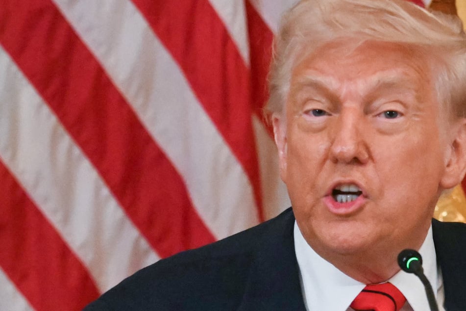 Trump administration offers financial perk to migrants who self-deport
