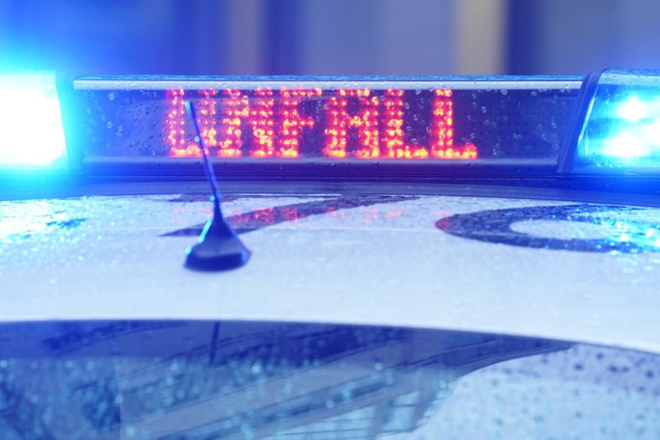 Verdacht auf illegales Rennen: Zwei Verletzte bei Frontalcrash in Leverkusen