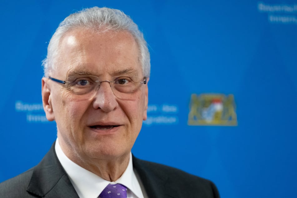 Am Montag wird Bayerns Innenminister Joachim Herrmann (69, CSU) 70 Jahre alt – und denkt noch nicht ans Aufhören.
