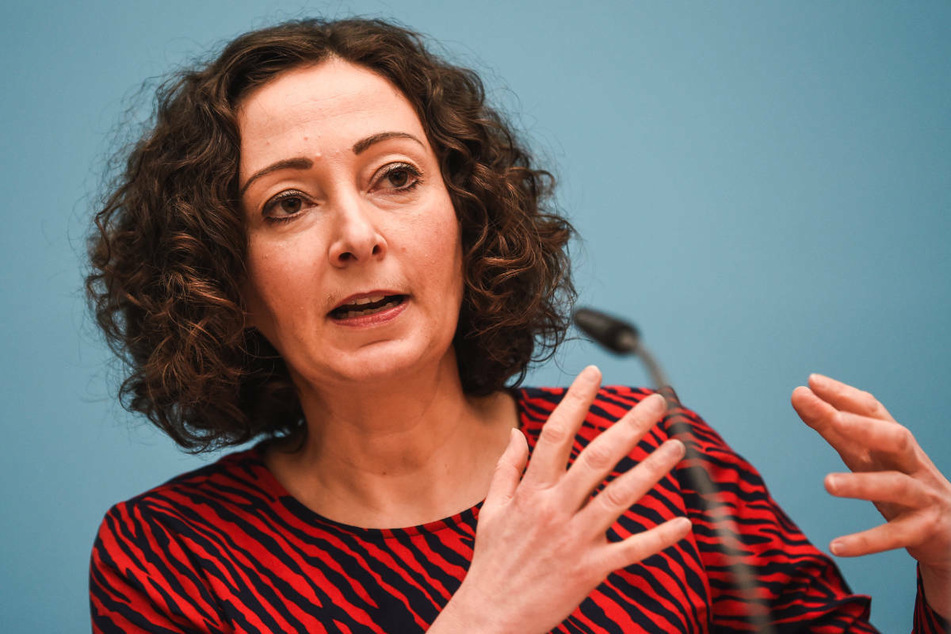 Wirtschaftssenatorin Ramona Pop (43, Grüne) hat am Dienstag deutlich gemacht, dass Berliner möglicherweise länger auf Lockerungen der Corona-Regeln warten müssen als Brandenburger.