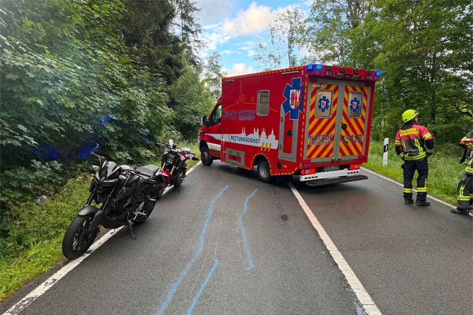 Die Sozia kam zur weiteren Behandlung in ein Krankenhaus.