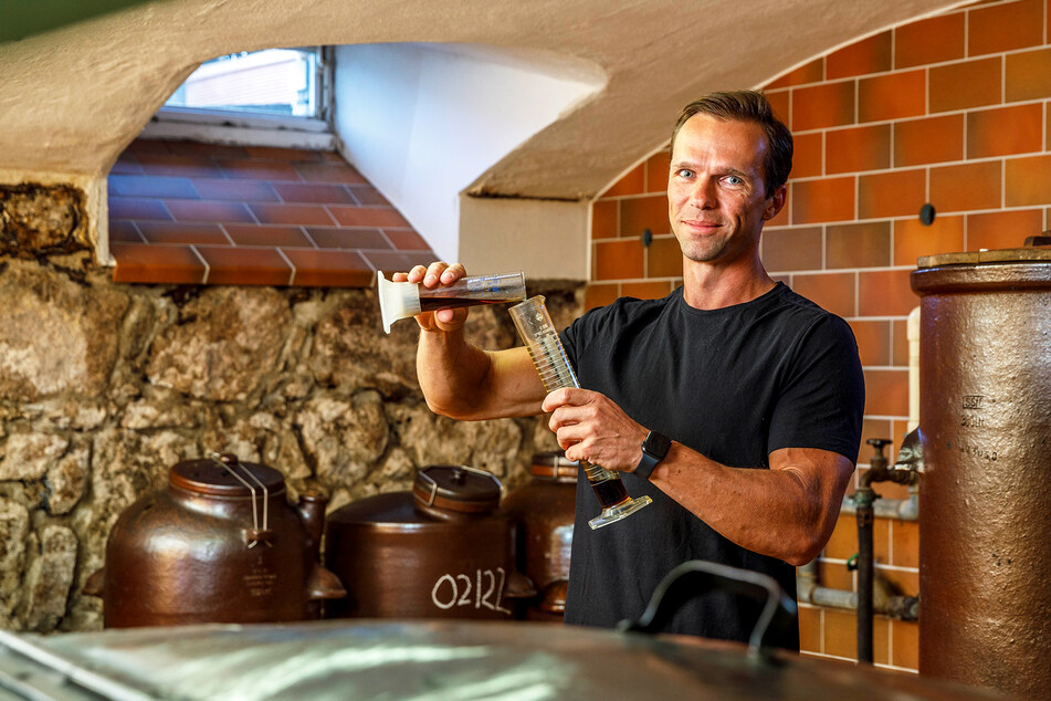Thomas Röpke (43) ist der Neue in der Likör-Fabrik. Der gebürtige Altenberger will das Traditionsunternehmen fit für die Zukunft machen.