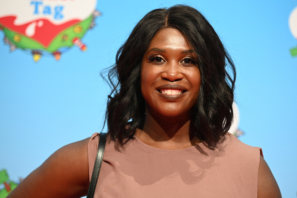 Motsi Mabuse (39) freut sich auf die kommende Staffel von "Let's Dance". Die 39-Jährige sitzt seit 2011 in der Jury der beliebten RTL-Show.