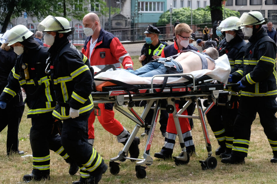 Der Rettungsdienst brachte den Verletzten in ein Krankenhaus.