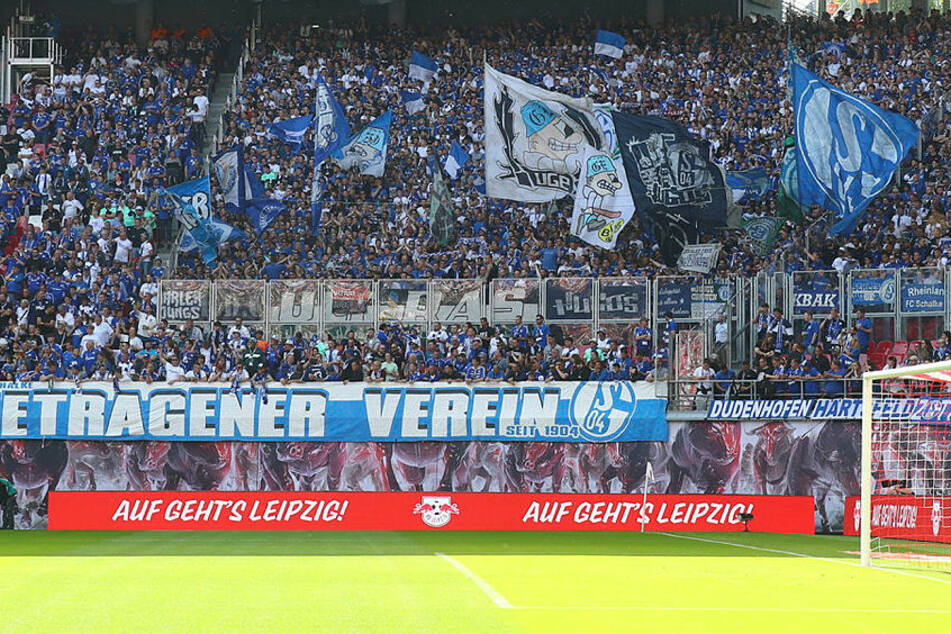 Auch Schalke war mit vielen Fans vor Ort.