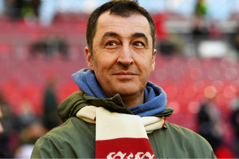 Cem Özdemir (55, Grüne) ist leidenschaftlicher Fan des VfB Stuttgart und würde sich bei Anfrage zumindest überlegen, ob er einen Posten im Aufsichtsrat übernimmt. (Archivbild)