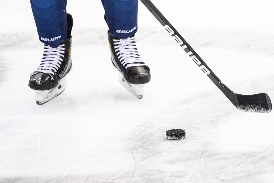 Die DEL2 hat einige neue Regeln veröffentlicht, an die sich Eishockeyspieler künftig halten müssen.