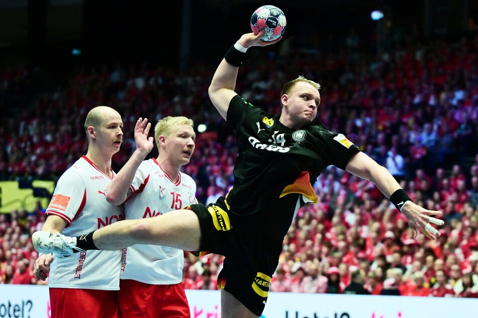 Nur ein Tor fehlt Deutschland zur Pause gegen Dänemark, um den Halbfinaleinzug vorzeitig fix zu machen.