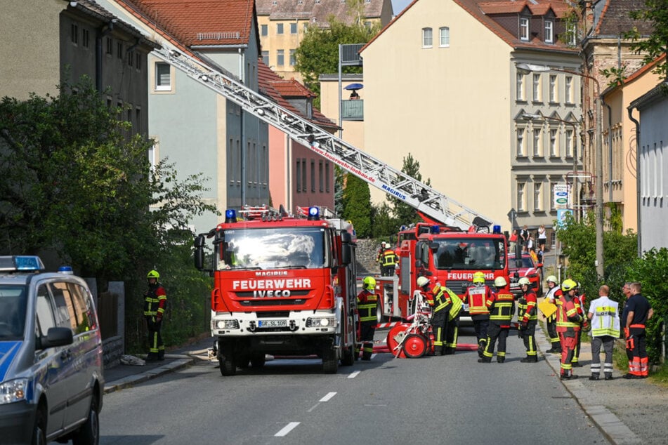 Für die Einsatzmaßnahmen musste die Neusalzaer Straße gesperrt werden.