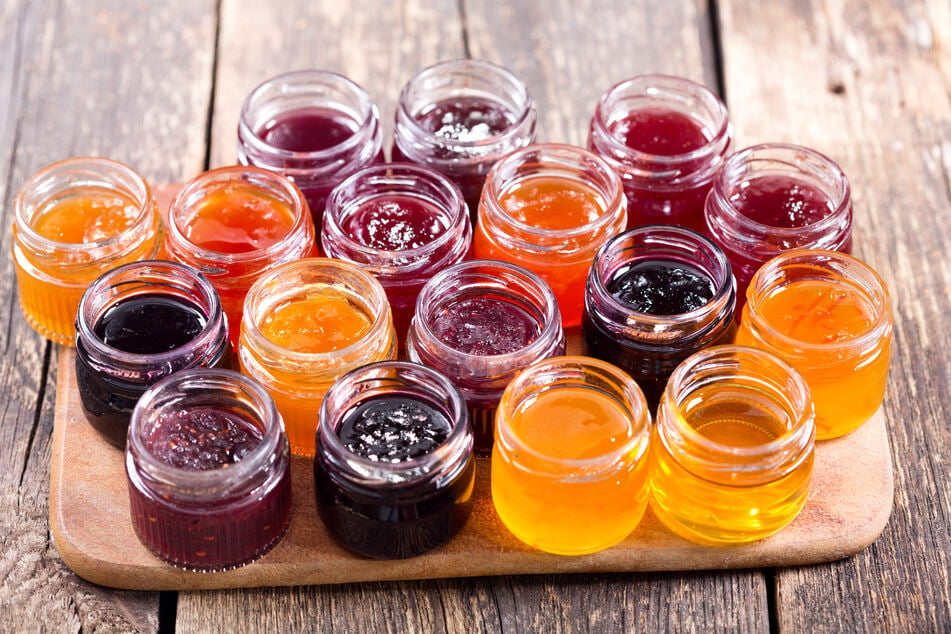 What is the difference between jam and jelly?