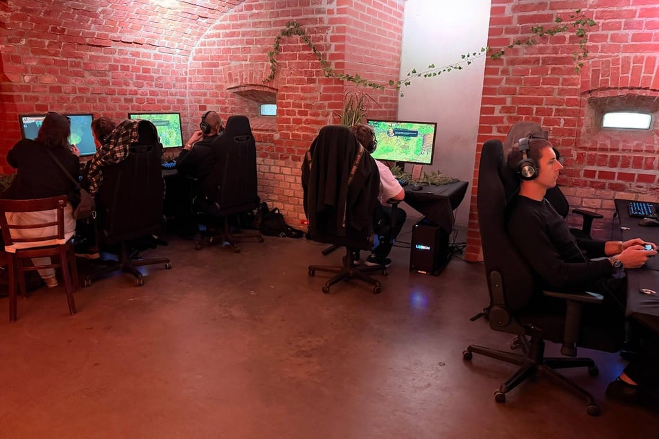Altes Gemäuer, moderne Technik: Die Festung Mark verwandelte sich in einen Ort der Videospiele.