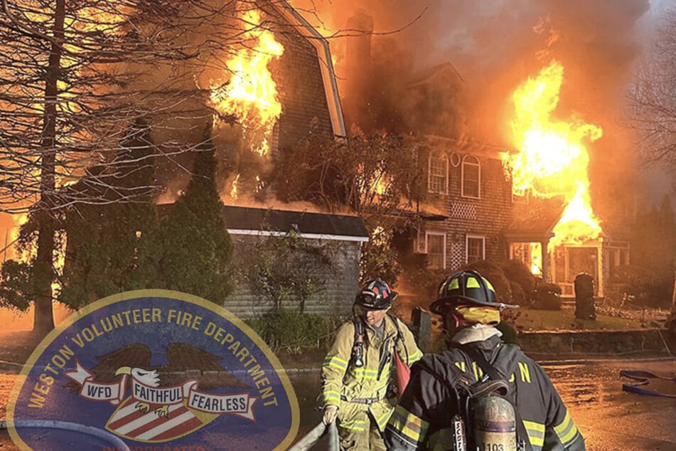 Feuerwehrleute versuchten, den Brand zu löschen, mussten sich den Flammen am Ende aber geschlagen geben.