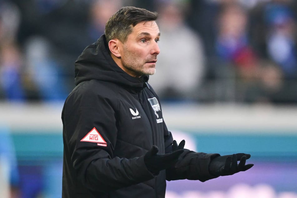 Stefan Leitl (48) steht die Ratlosigkeit über die mangelnde Effektivität im Hertha-Angriff ins Gesicht geschrieben.