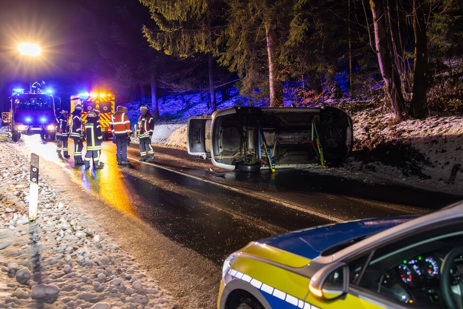 Die S272 (Talstraße) musste nach dem Unfall komplett gesperrt werden. Feuerwehr, Rettungskräfte und Polizei waren im Einsatz.