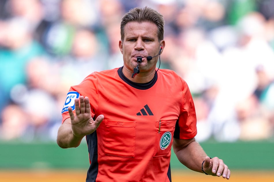 Dr. Felix Brych (49) wird das Zweitrundenduell im DFB-Pokal zwischen Freiburg und dem HSV leiten.