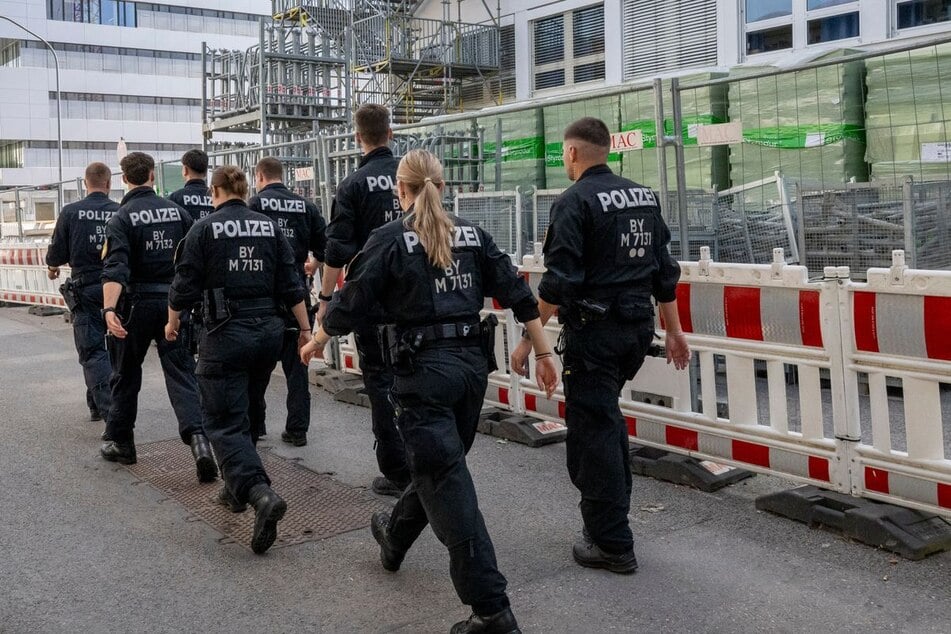 Die Polizei ist mit verstärktem Aufgebot vor Ort.