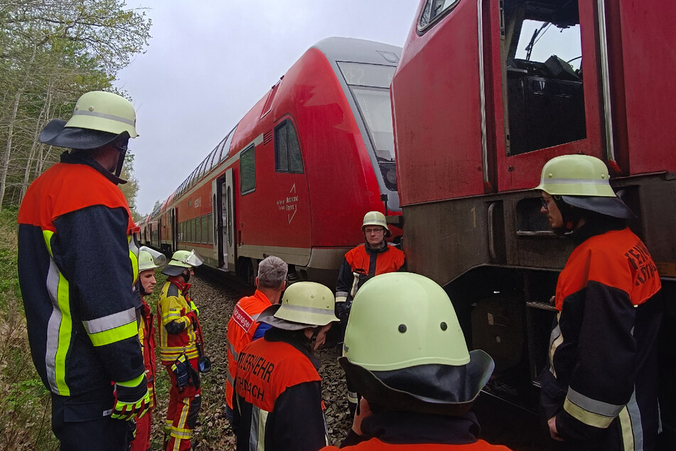 Diesel-Lok fängt Feuer: Regionalexpress muss evakuiert werden