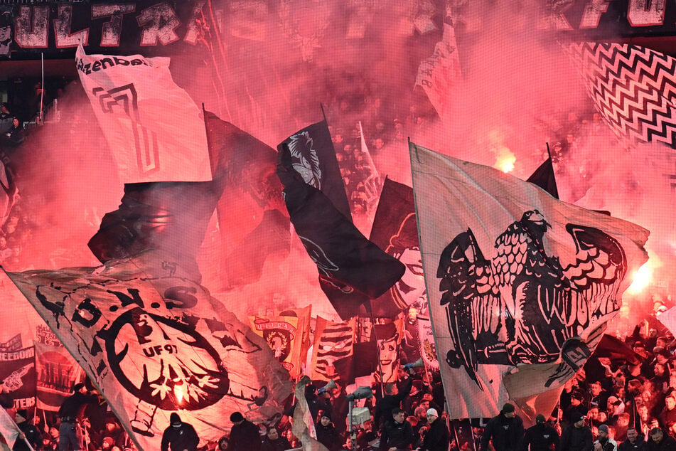 Erneut kam es im Vorfeld der Europa-League-Partie der Eintracht zu einem Pyro-Zwischenfall seitens der Frankfurter Fans.