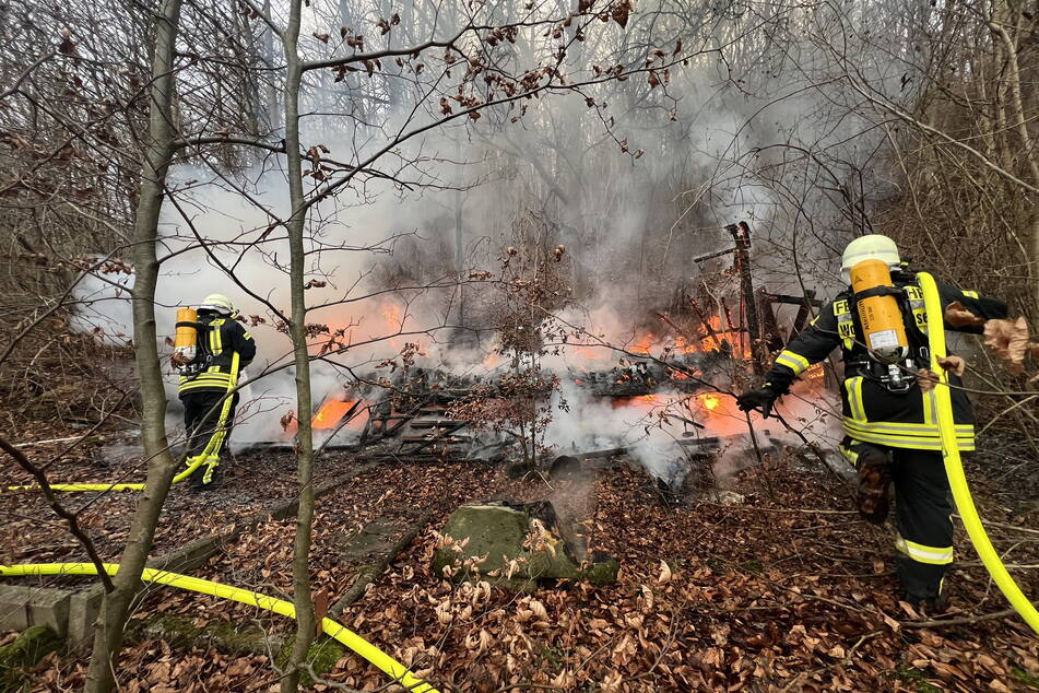 Die Feuerwehr konnte den Bungalow nicht mehr retten.