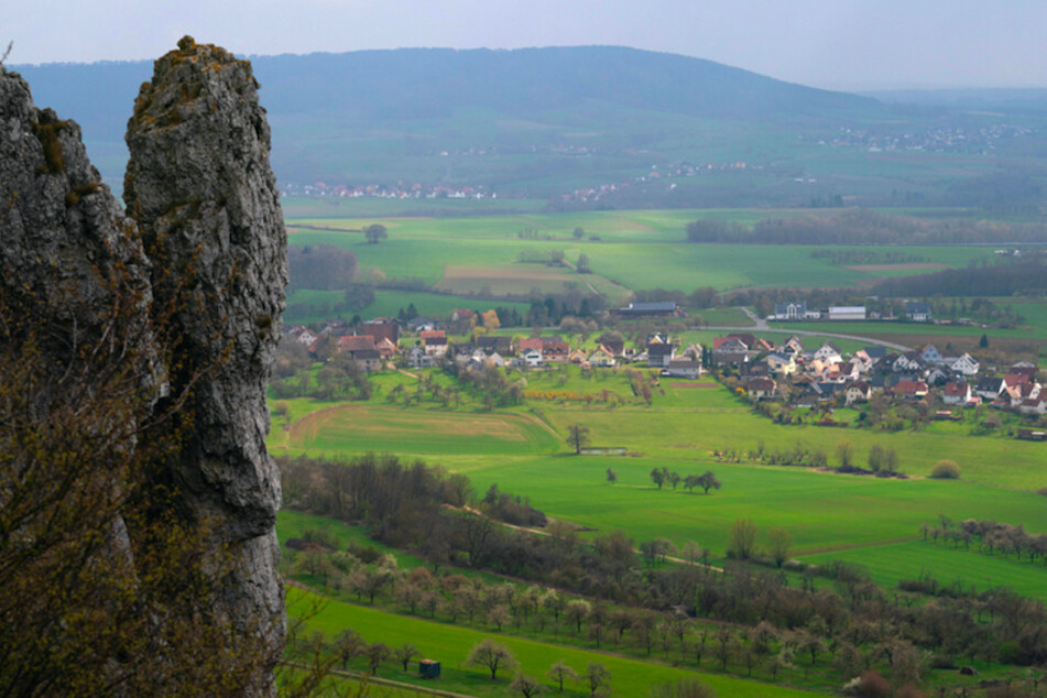 Im Landkreis Forchheim ist ein Mann beim Klettern abgestützt und wurde schwer verletzt.