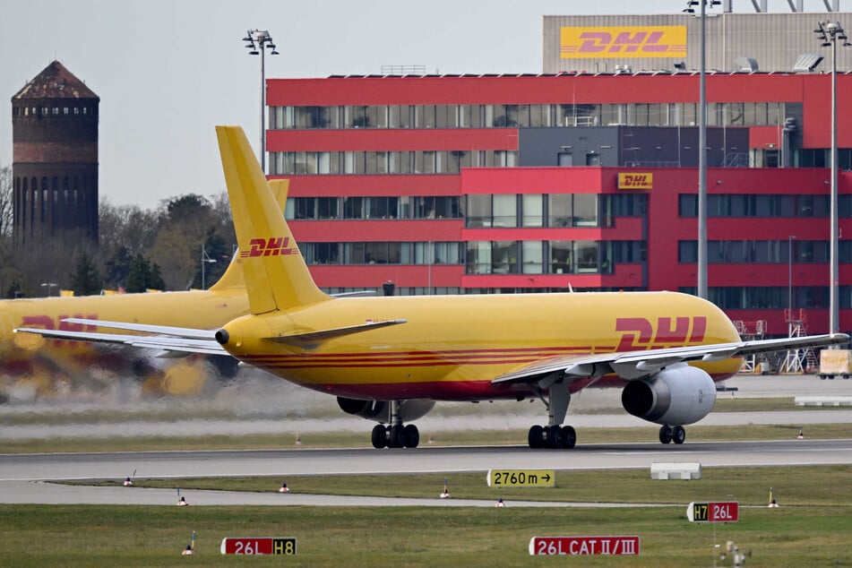 DHL-Flieger am Flughafen Leipzig/Halle. 500 Millionen Euro will Sachsen in den kommenden Jahren in den Ausbau des Airports stecken. Das Vorhaben sorgt jedoch nicht nur für Begeisterung.