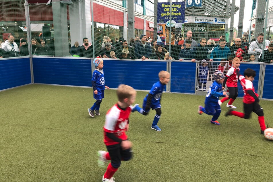 Zehn Bambini-Mannschaften kämpften am Sonntag um einen Pokal im Chemnitz Center.