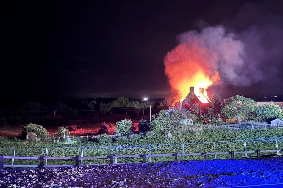 Auf dem Anwesen brach ein Feuer aus.