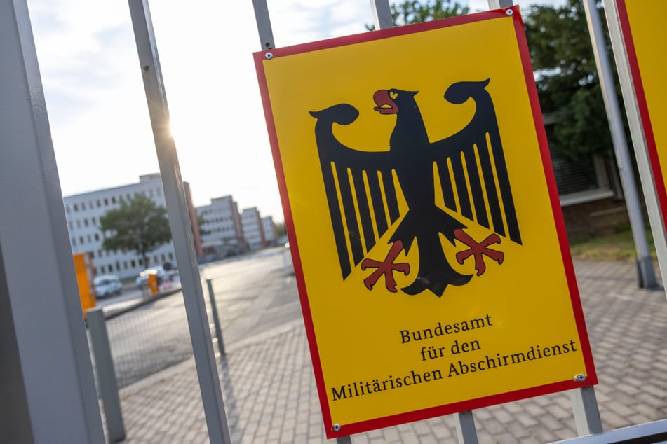 Der Militärische Abschirmdienst prüft, ob Soldaten unter den Hooligans waren.