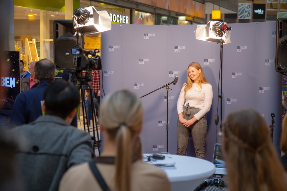 Die UFA Base sucht neue Nebendarsteller, Statisten und Komparsen.