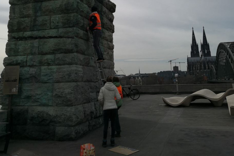 Der Start der Protestaktion in Köln an der Hohenzollernbrücke.