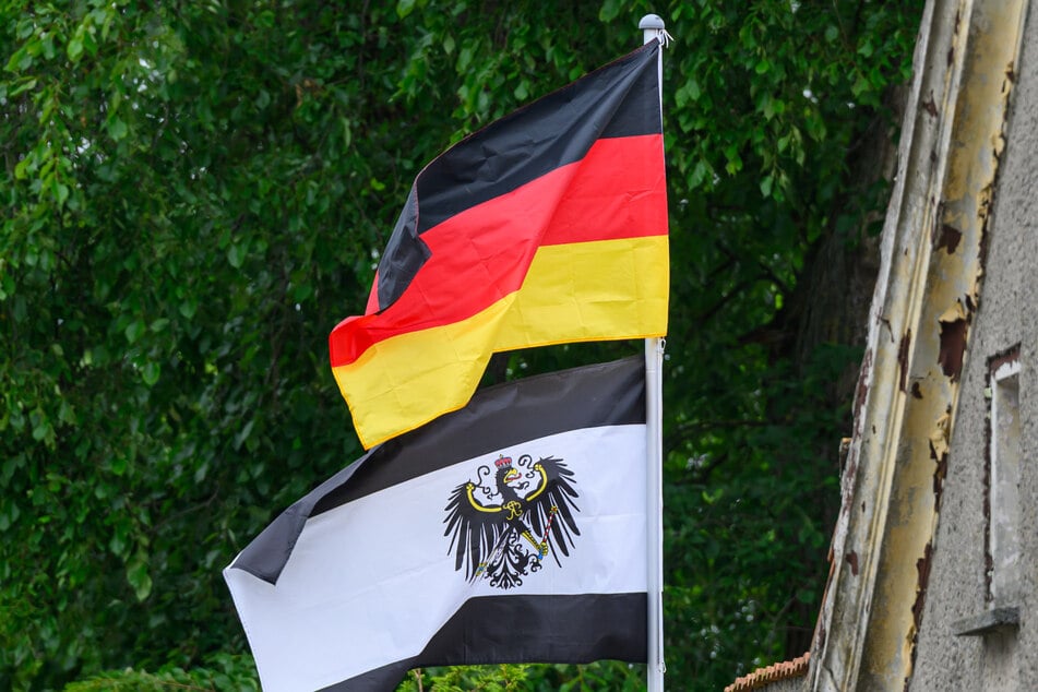 Steuern nein, Waffen ja: Reichsbürger in Sachsen-Anhalt verweigern Zahlungen
