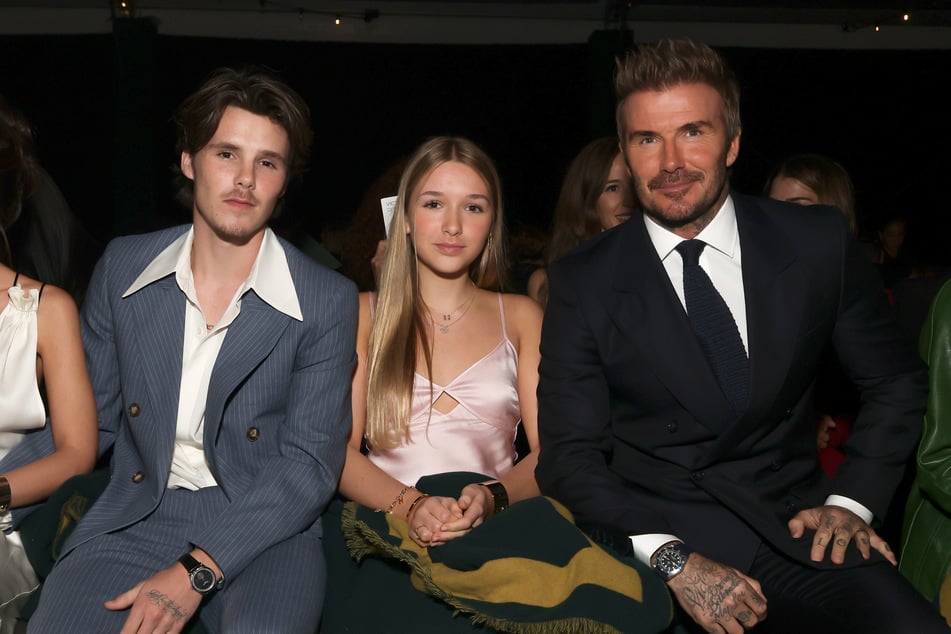 Cruz Beckham (19, l.) mit seiner Schwester Harper (13, M.) und Vater David (49, r.)