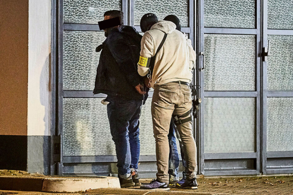 Bei den erwischten Drogenkurieren klickten Handschellen.