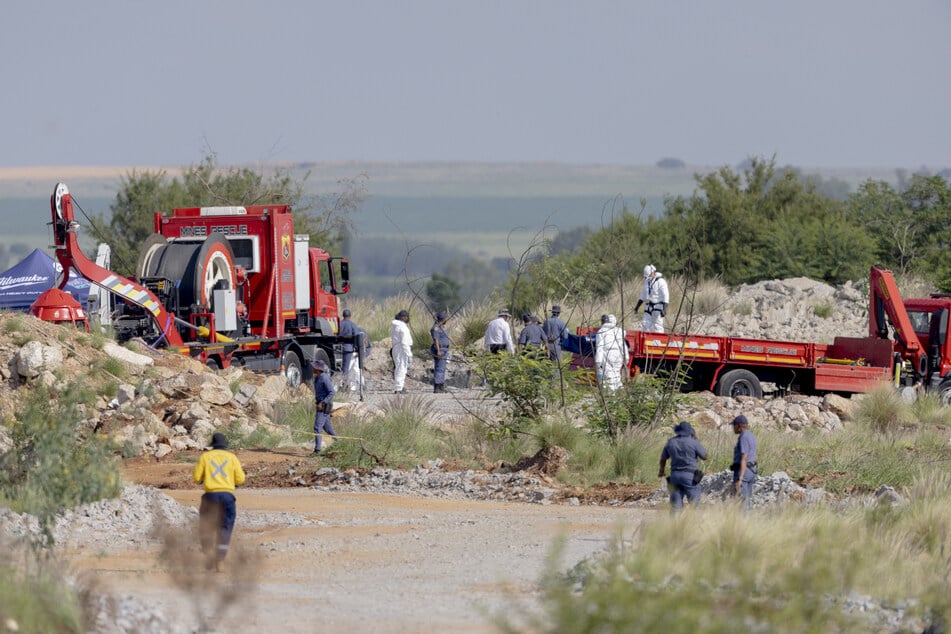 Die Polizei hat 60 tote Bergleute aus einem stillgelegten Goldschacht im südafrikanischen Stilfontein geborgen. Die Zahl der Opfer könnte noch steigen.