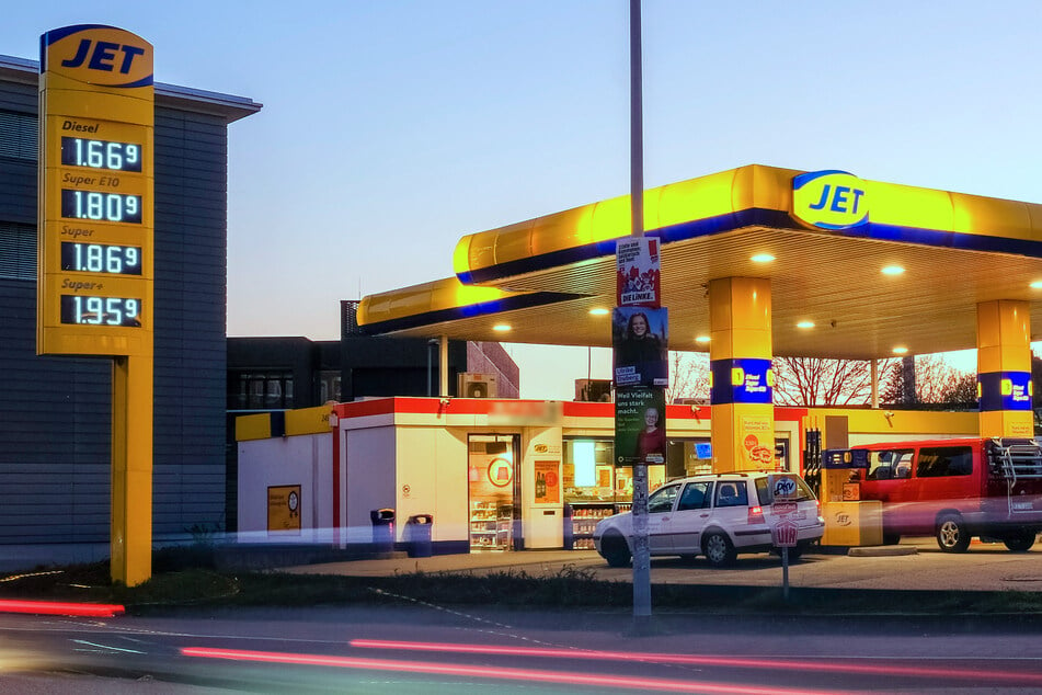 An der JET-Tankstelle versuchte die 42-Jährige, den Mann zur Rede zu stellen. (Archivbild)