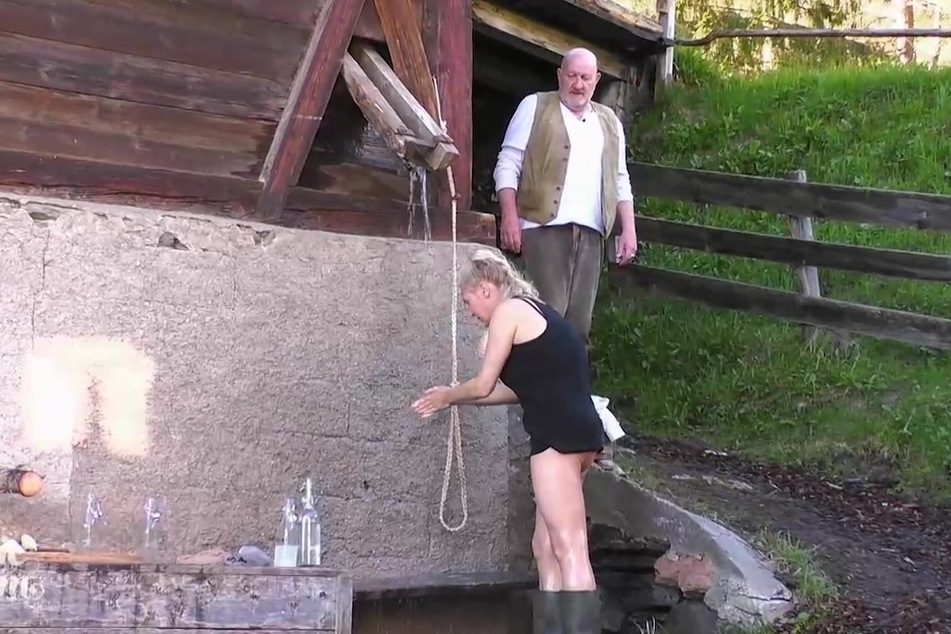 ... da kann man auch mal beim Duschen einen Blick riskieren auf seine Zukünftige.