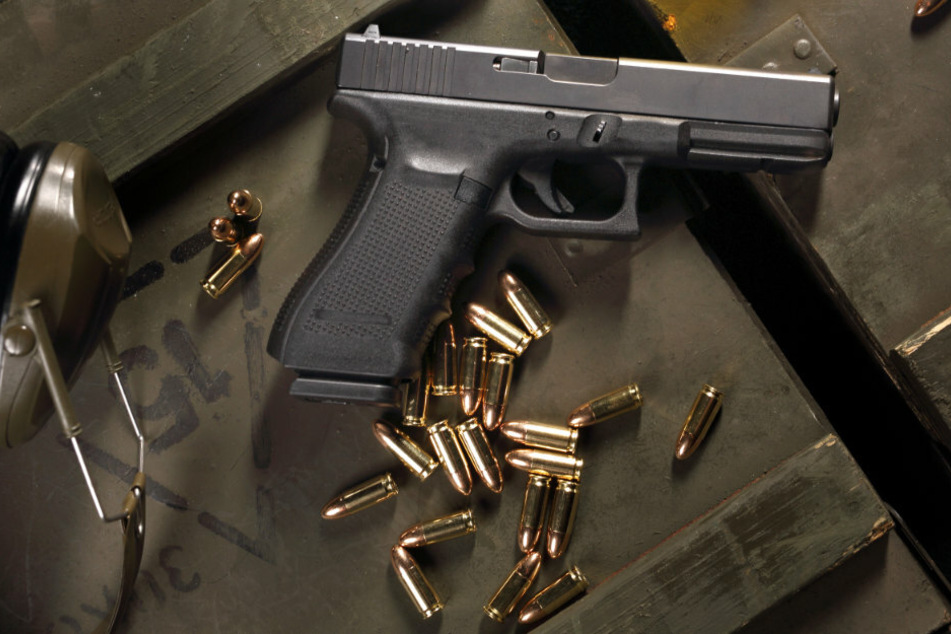 In Berlin sind immer mehr registrierte Waffen im Umlauf. Aktuell sind es mehr als 51.000 Stück. (Symbolfoto)