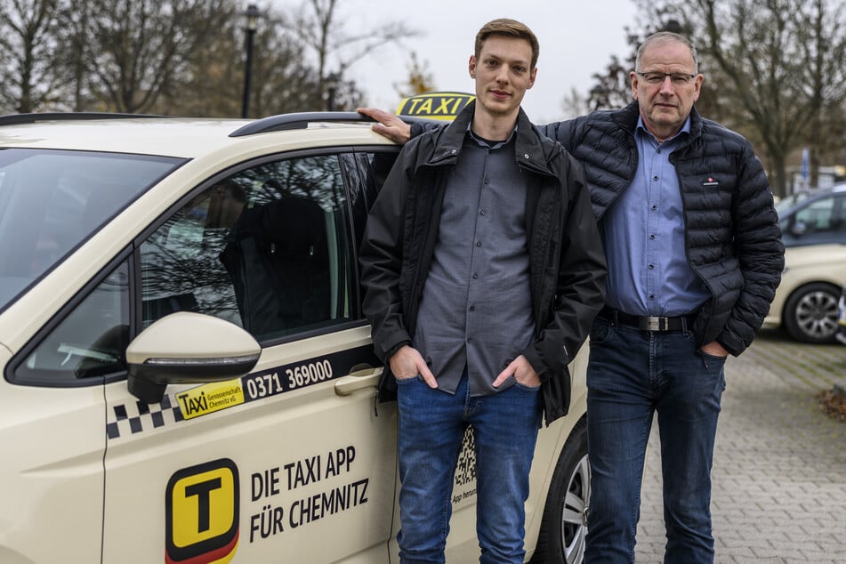 Robin Spinka (28, l.) und Wolfgang Oertel (58), Vorstände der Taxi-Genossenschaft Chemnitz: Die Genossenschaft plant derzeit keine Kooperation mit Uber.