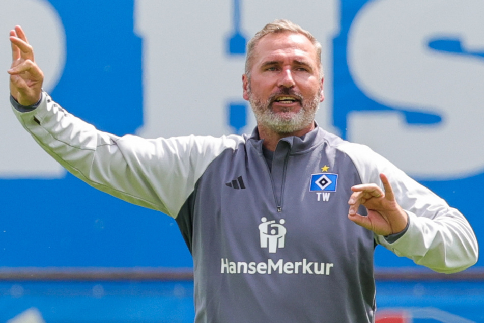HSV-Coach Tim Walter (47) tritt mit seiner Mannschaft am Sonntag beim Karlsruher SC an, die laut des Übungsleiters zu den "Aufstiegsfavoriten" gehören. (Archivfoto)