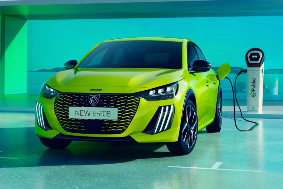 Ob als Stromer, Hybrid oder Verbrenner – mit dem PEUGEOT 208 bekommt Ihr einen sparsamen Wagen mit sportlichem Design.