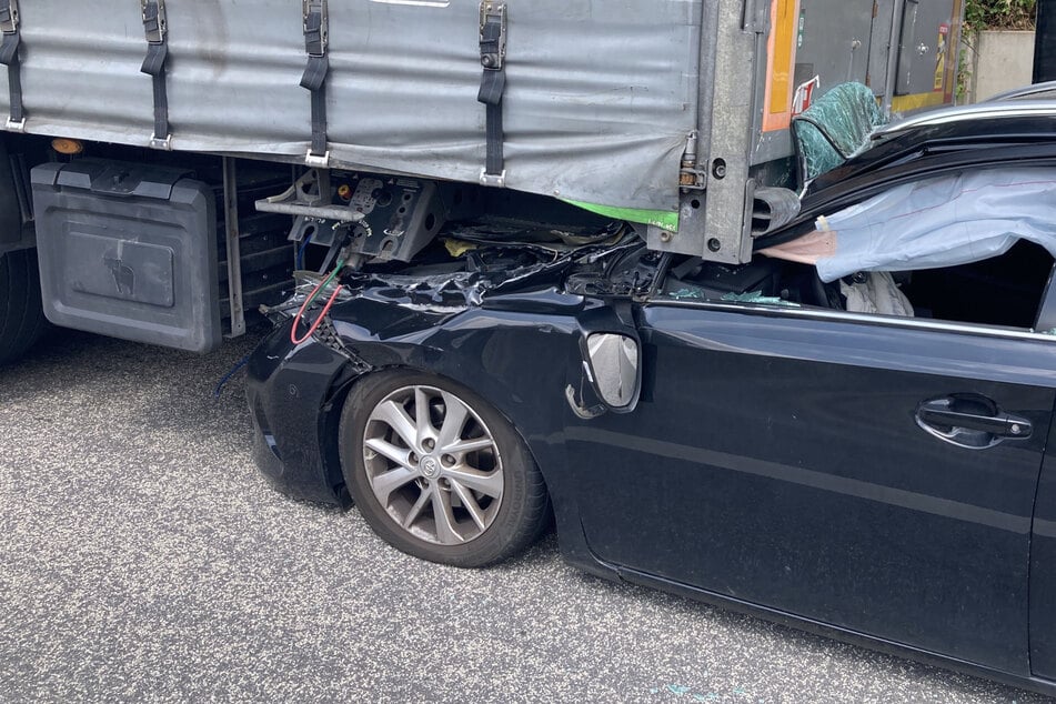 Unfall A3: Menschen überleben Unfall mit Sattelzug auf A3 "wie durch ein Wunder"