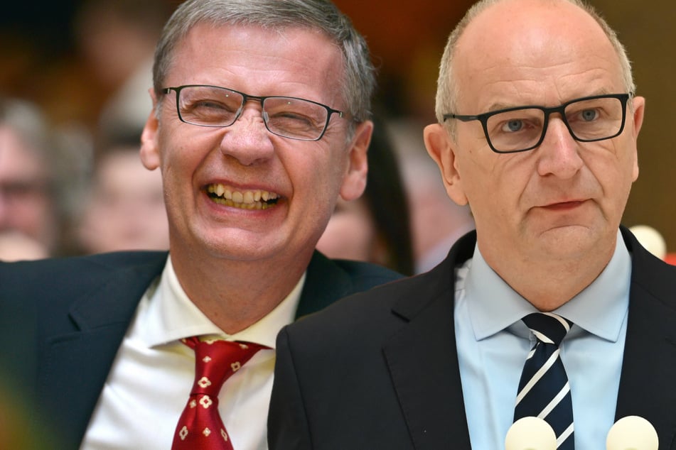 Dietmar Woidke (59, SPD, r.), Ministerpräsident Brandenburgs, wünscht TV-Moderator Günther Jauch (64) alles Gute zum Geburtstag.