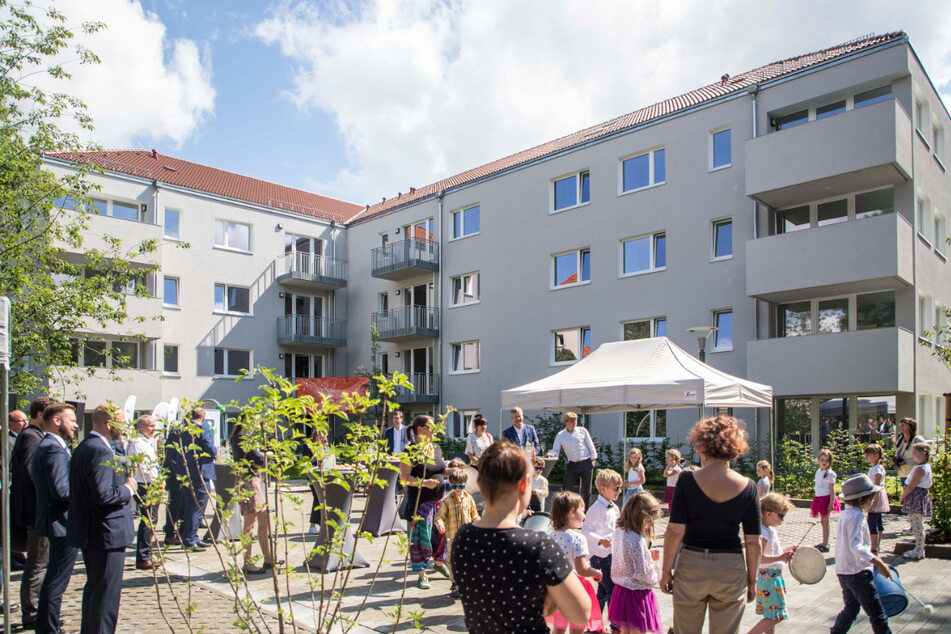 Am Donnerstag wurde im Hinterhof die Fertigstellung gefeiert.