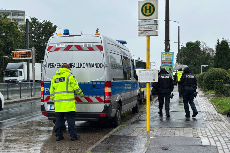 Die Beamten konnten den flüchtigen Fahrer unweit des Unfallorts in Gewahrsam nehmen.