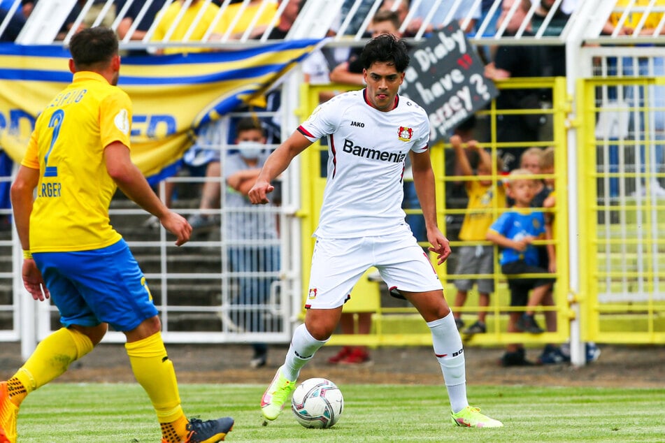 Nadiem Amiri (24, r.) von Bayer 04 Leverkusen wurde in Deutschland geboren und stieg sogar zum Nationalspieler auf, hat aber afghanische Wurzeln
