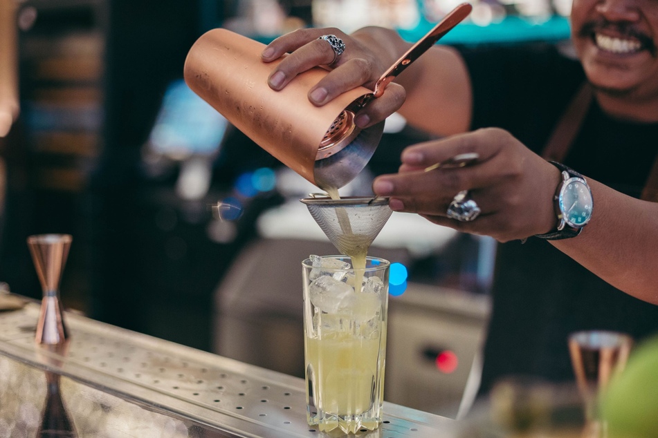 Entfliehe bei einem leckeren Cocktail in Moe's Pub Deinem stressigen Alltag. (Symbolbild)