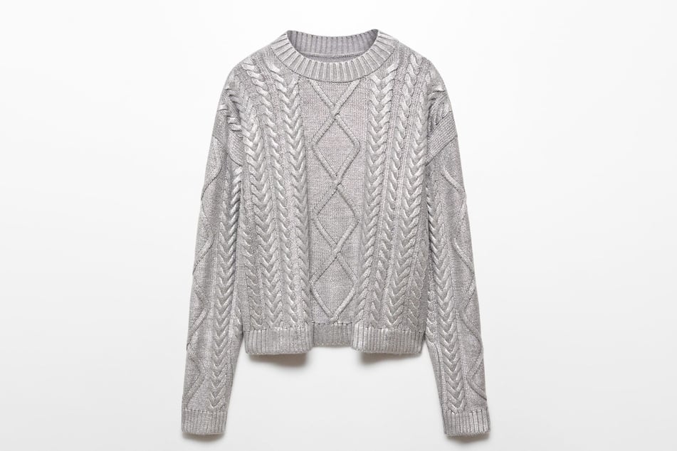 Strickpullover im Metallic-Look findet man aktuell bei Mango.