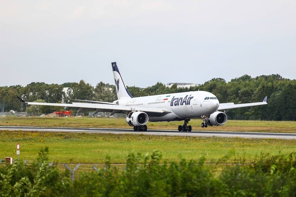 Die Fluggesellschaft "Iran Air" droht wegen neuer Sanktionen ein Start- und Landeverbot in Deutschland. (Archivbild)