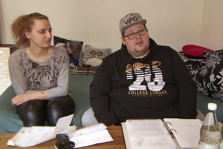 Tobi und Jenny (beide 27) sind beide überzeugte Arbeitslose.